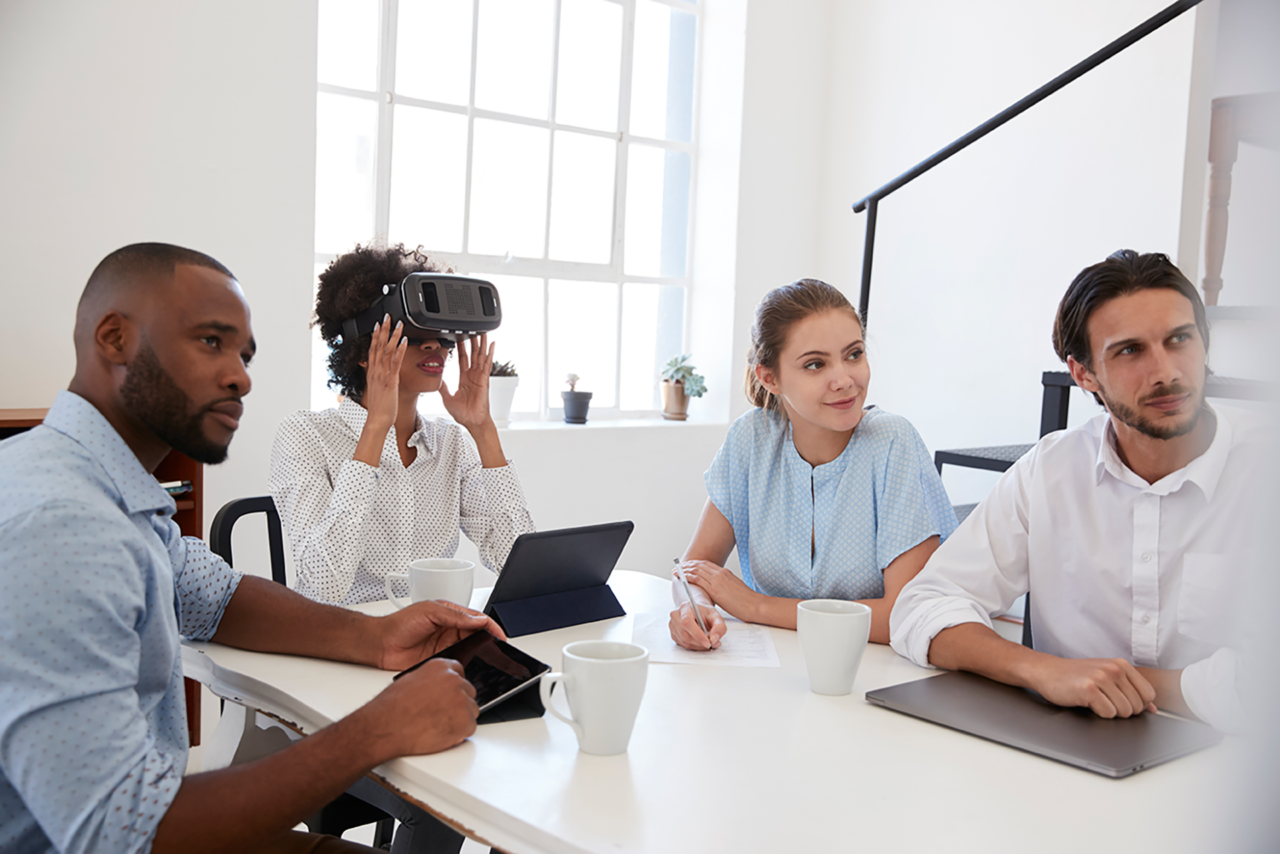 https://kontaktxr.com/wp-content/uploads/2017/10/vr-corporate-training-1280x854.png